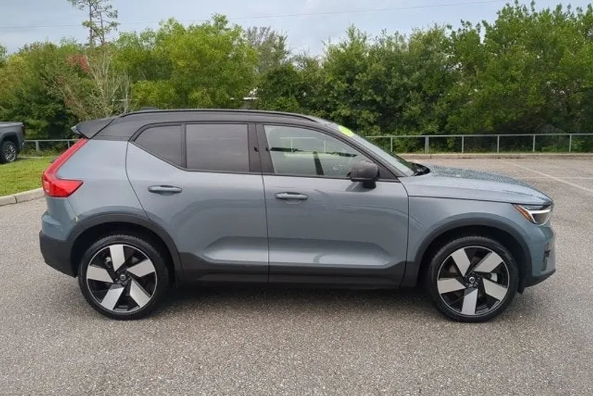 2023 Volvo XC40 Recharge Twin Plus photo 1