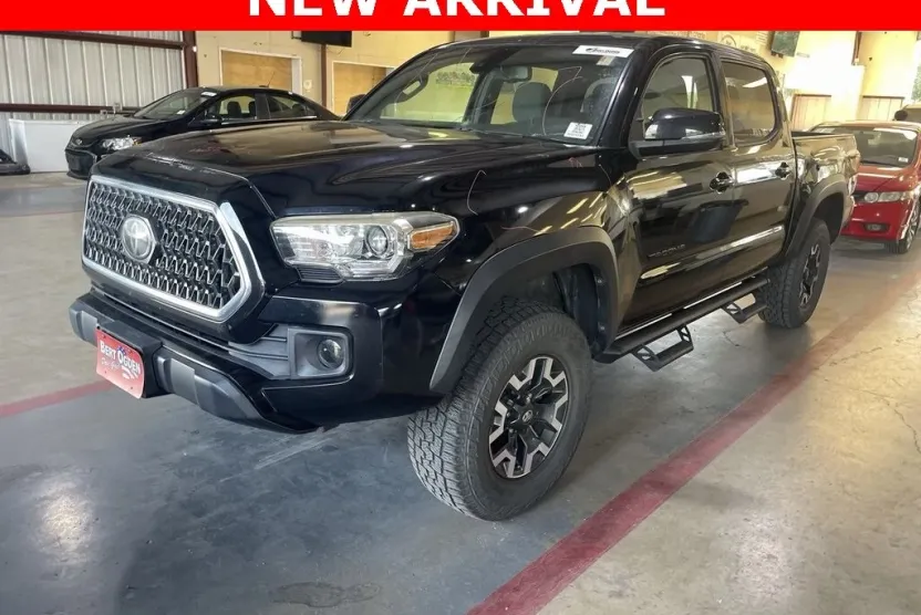 2019 Toyota Tacoma TRD Off-Road photo 1