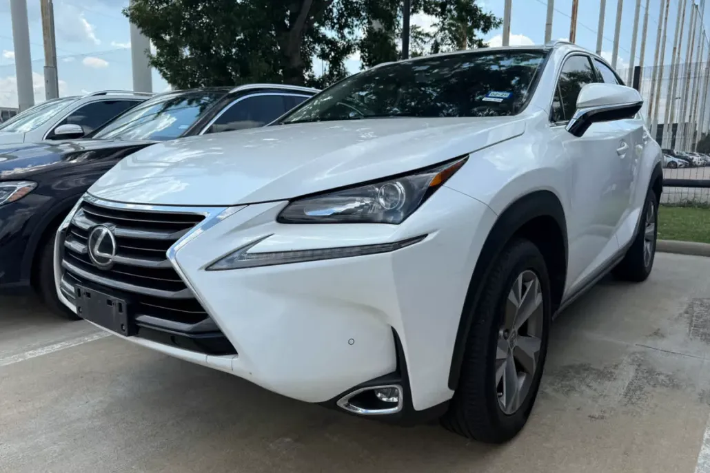 2017 Lexus NX 200t Luxury photo 1