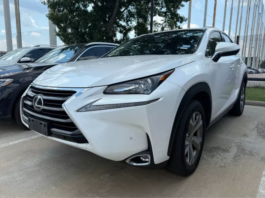 2017 Lexus NX 200t Luxury photo 1