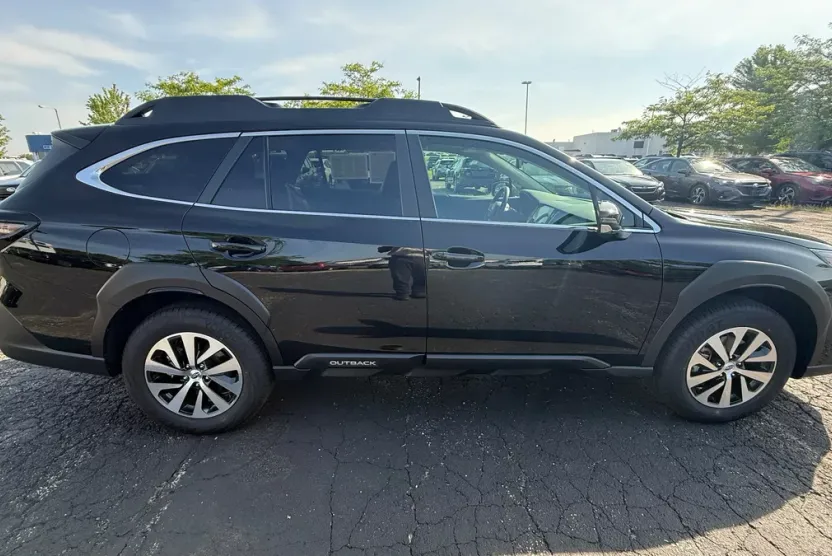 2025 Subaru Outback Premium photo 1