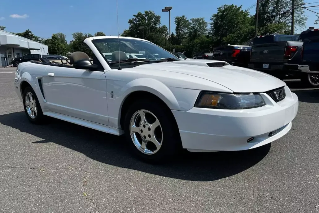 2003 Ford Mustang V6 Convertible photo 1