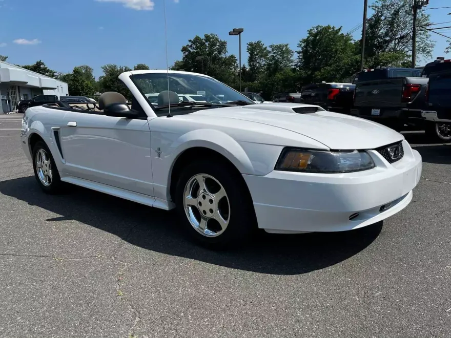 2003 Ford Mustang V6 Convertible photo 1