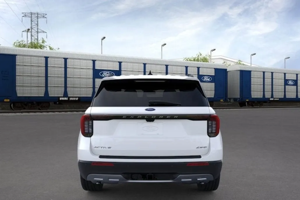 2025 Ford Explorer photo 1