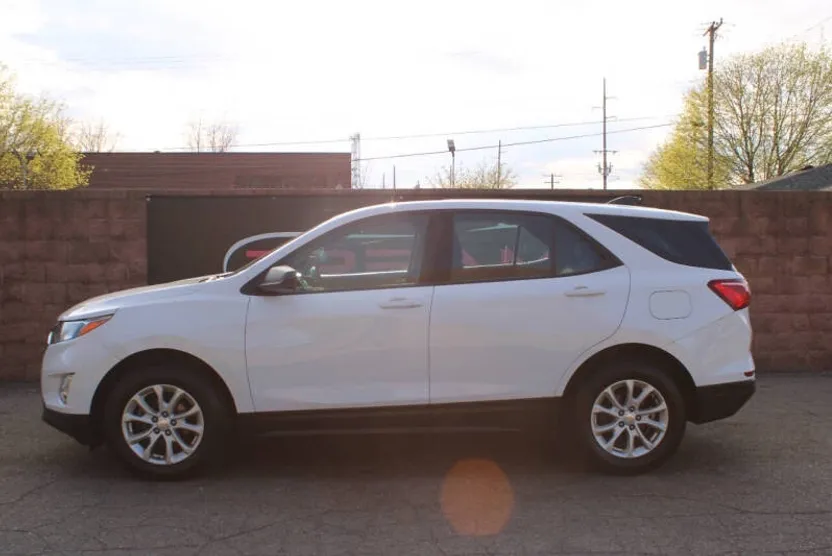 2019 Chevrolet Equinox LS photo 1