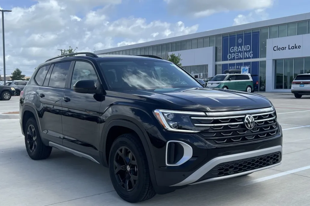 2025 Volkswagen Atlas Peak Edition SE photo 1