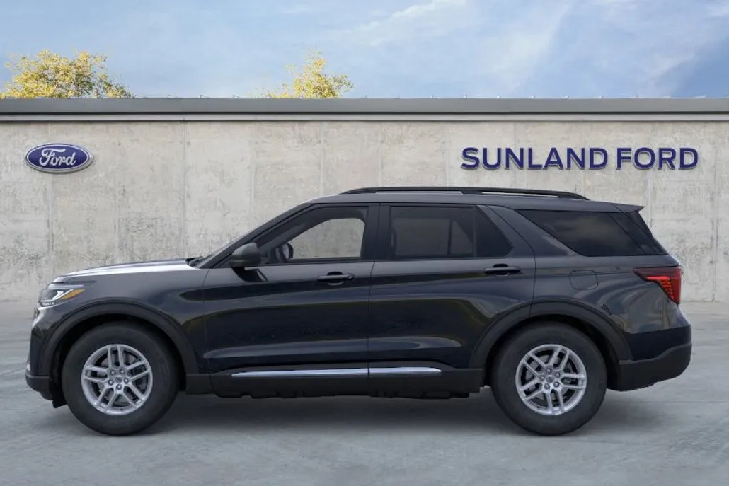 2025 Ford Explorer photo 1