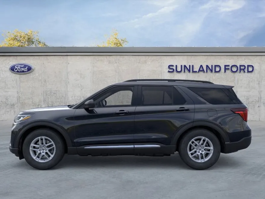 2025 Ford Explorer photo 1