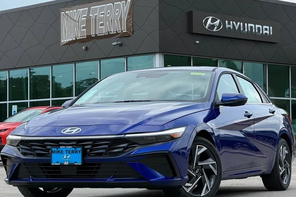 2025 Hyundai Elantra Limited photo 1