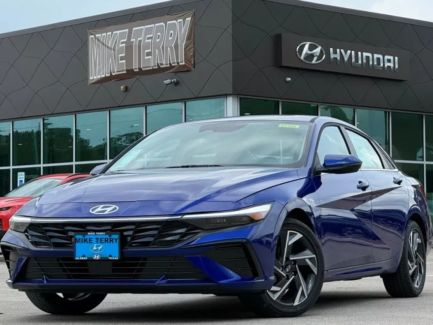 2025 Hyundai Elantra Limited photo 1