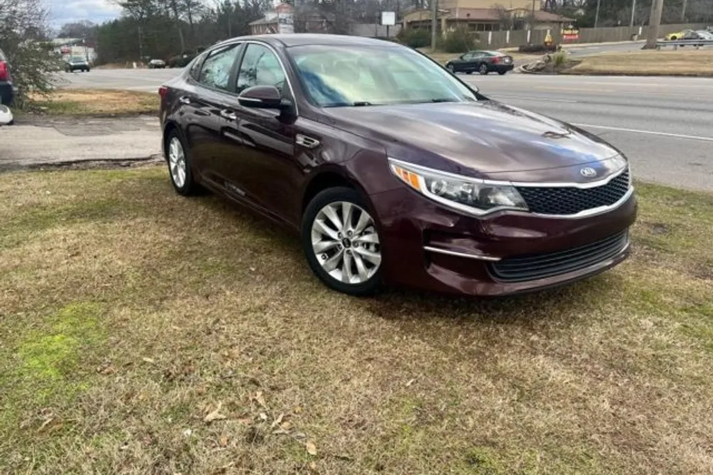 2017 Kia Optima EX photo 1
