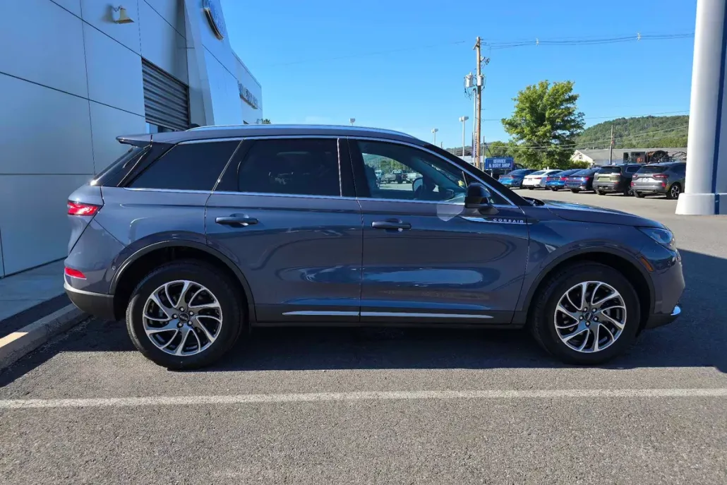 2022 Lincoln Corsair Standard photo 1