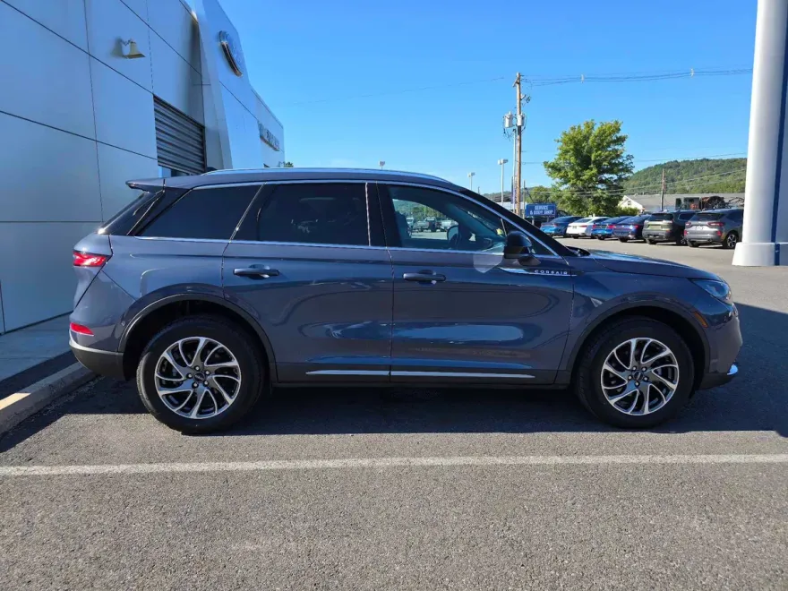 2022 Lincoln Corsair Standard photo 1