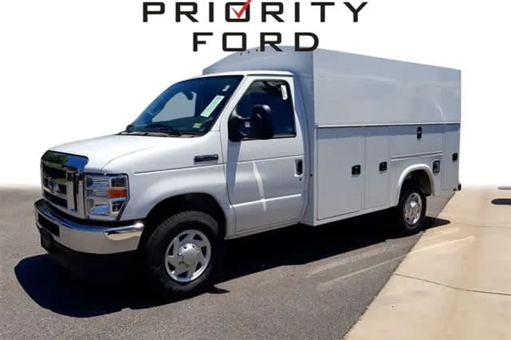 2025 Ford E-350 photo 1
