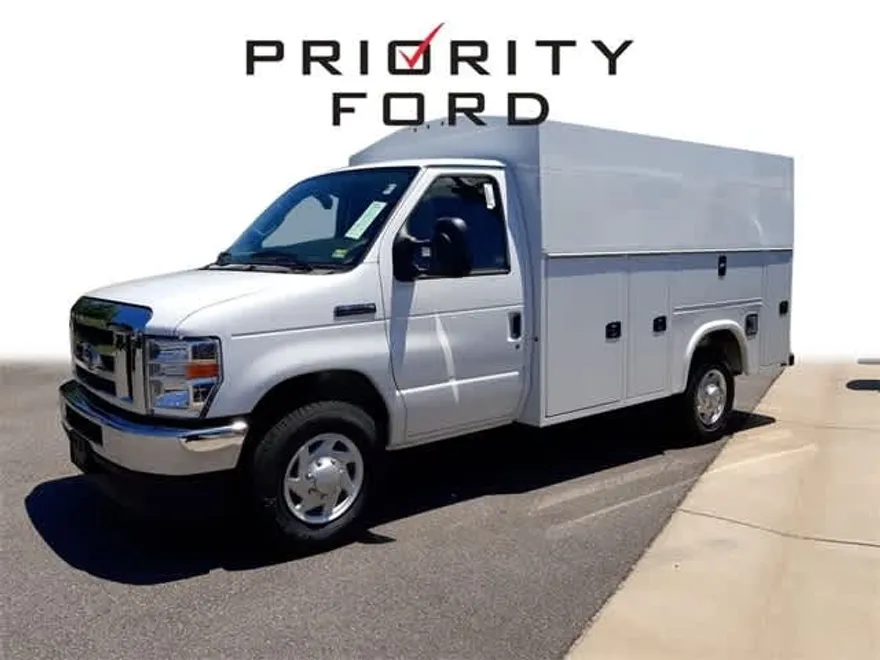 2025 Ford E-350 photo 1