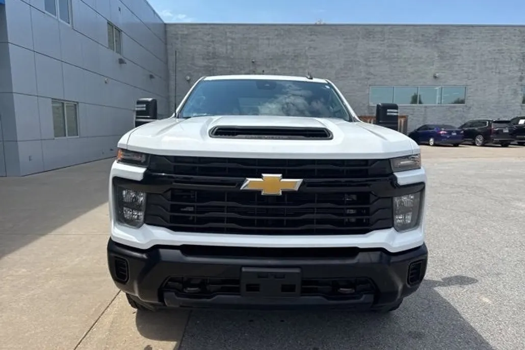 2024 Chevrolet Silverado 3500HD photo 1