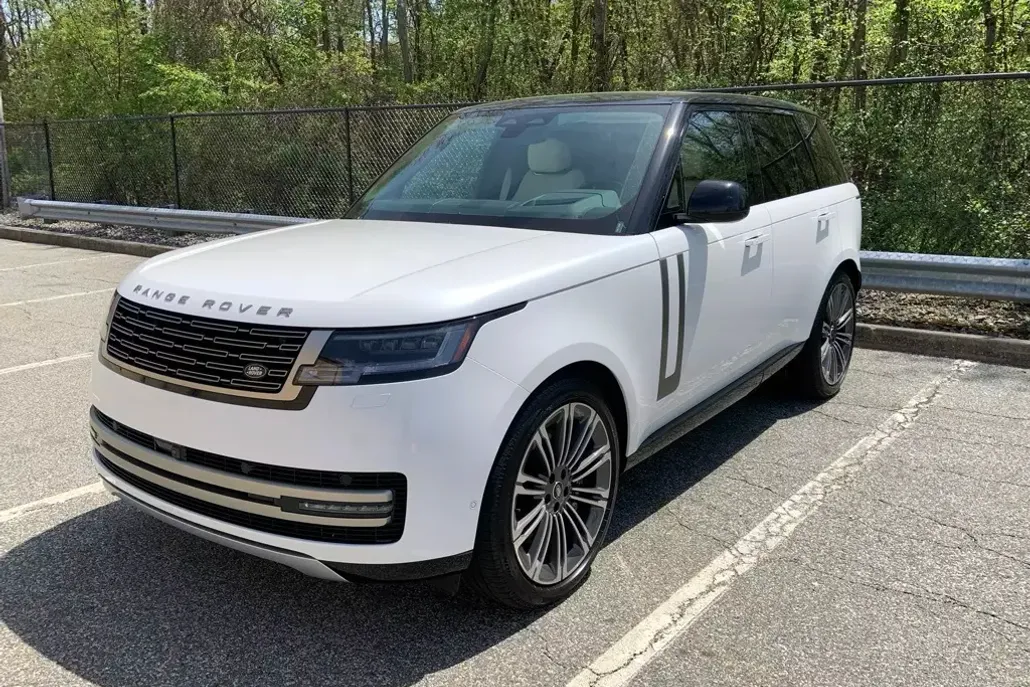 2025 Land Rover Range Rover SE photo 1