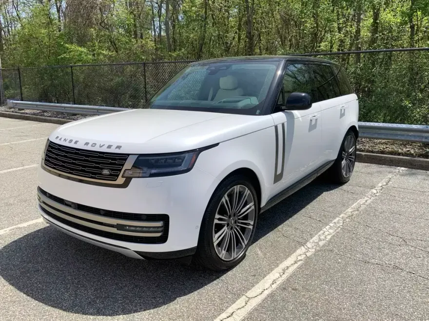 2025 Land Rover Range Rover SE photo 1