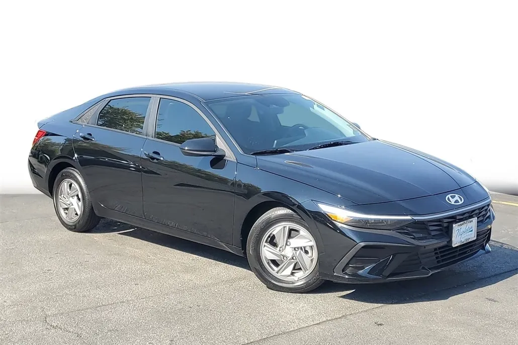 2025 Hyundai Elantra SE photo 1
