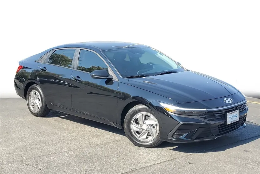 2025 Hyundai Elantra SE photo 1