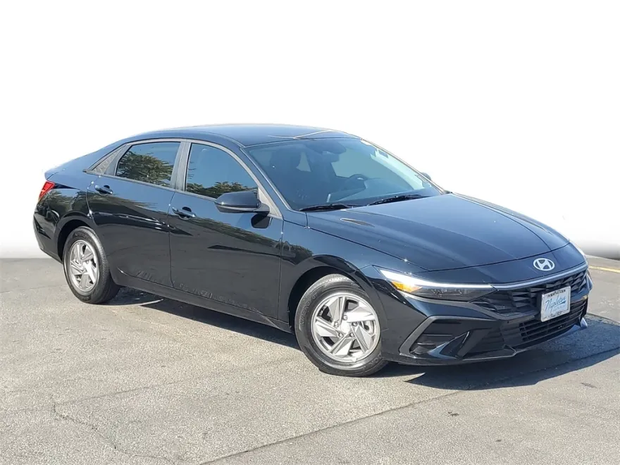 2025 Hyundai Elantra SE photo 1