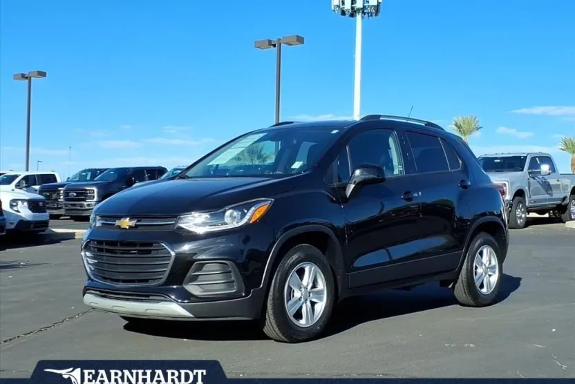 2022 Chevrolet Trax LT photo 1