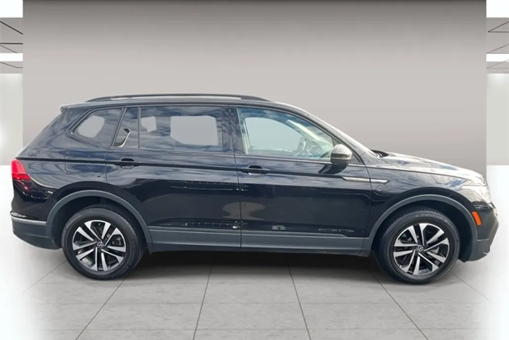 2022 Volkswagen Tiguan S photo 1
