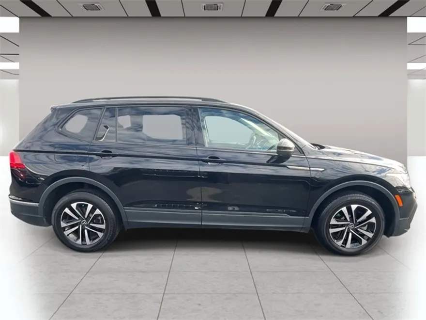 2022 Volkswagen Tiguan S photo 1