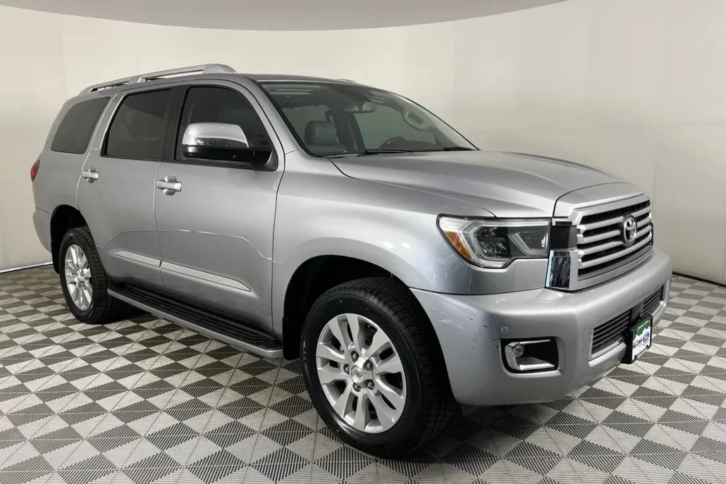 2019 Toyota Sequoia Platinum photo 1