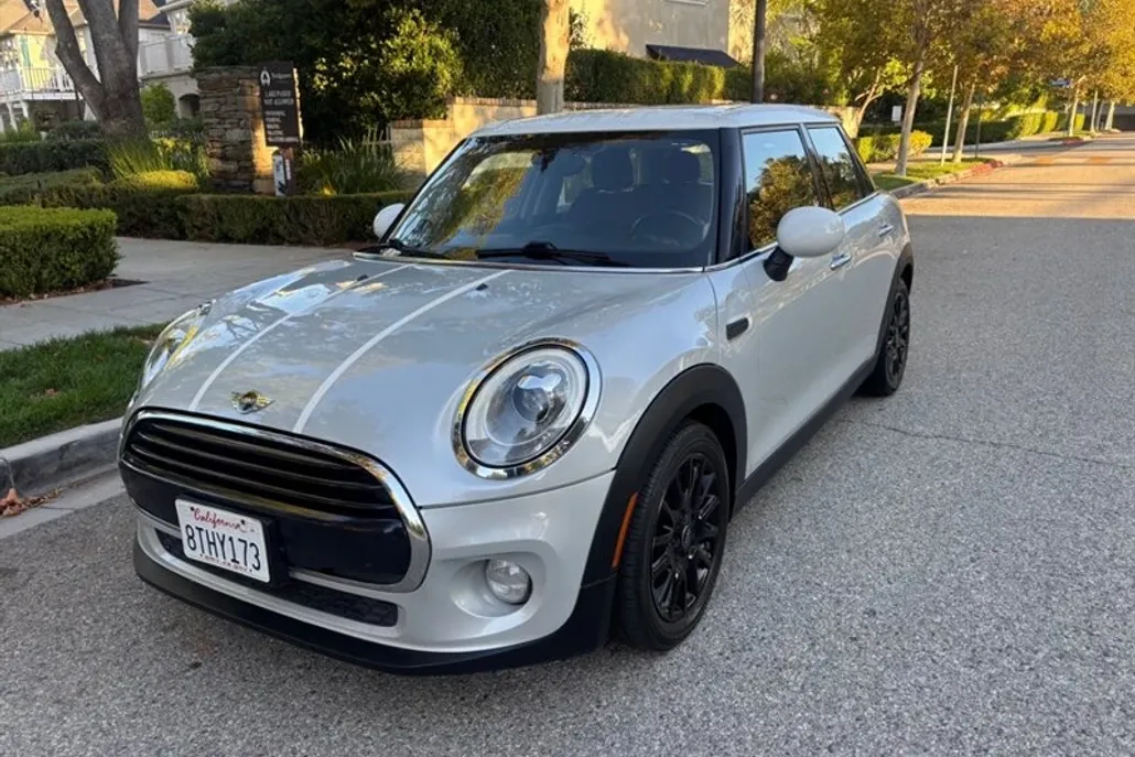 2016 Mini Cooper 4 Door Hardtop photo 1