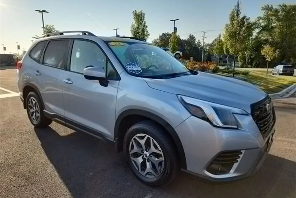 2023 Subaru Forester Premium photo 1