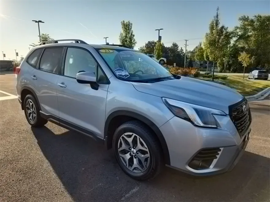 2023 Subaru Forester Premium photo 1