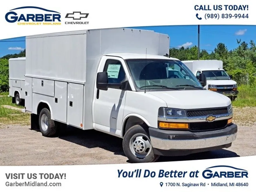 2025 Chevrolet Express Cutaway 3500 photo 1