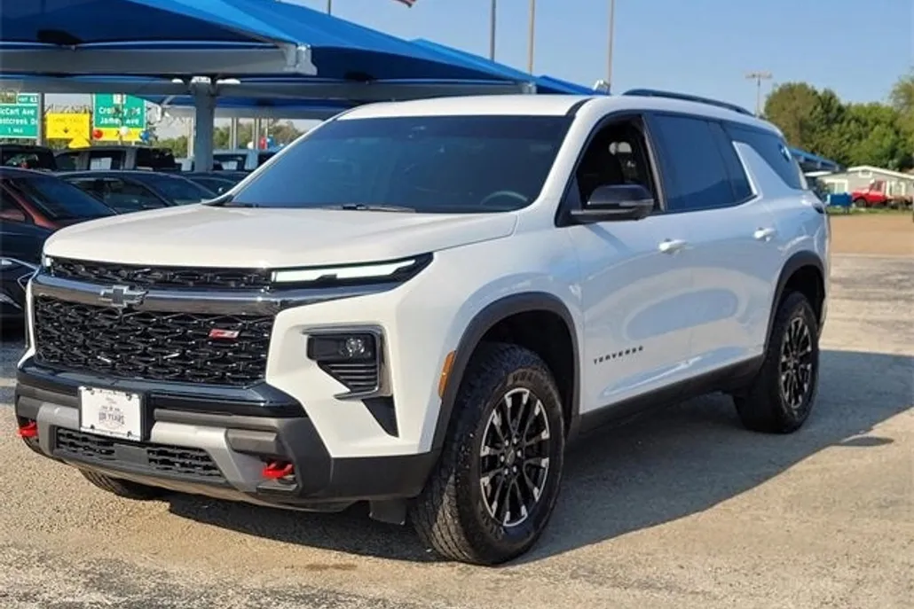 2024 Chevrolet Traverse Z71 photo 1