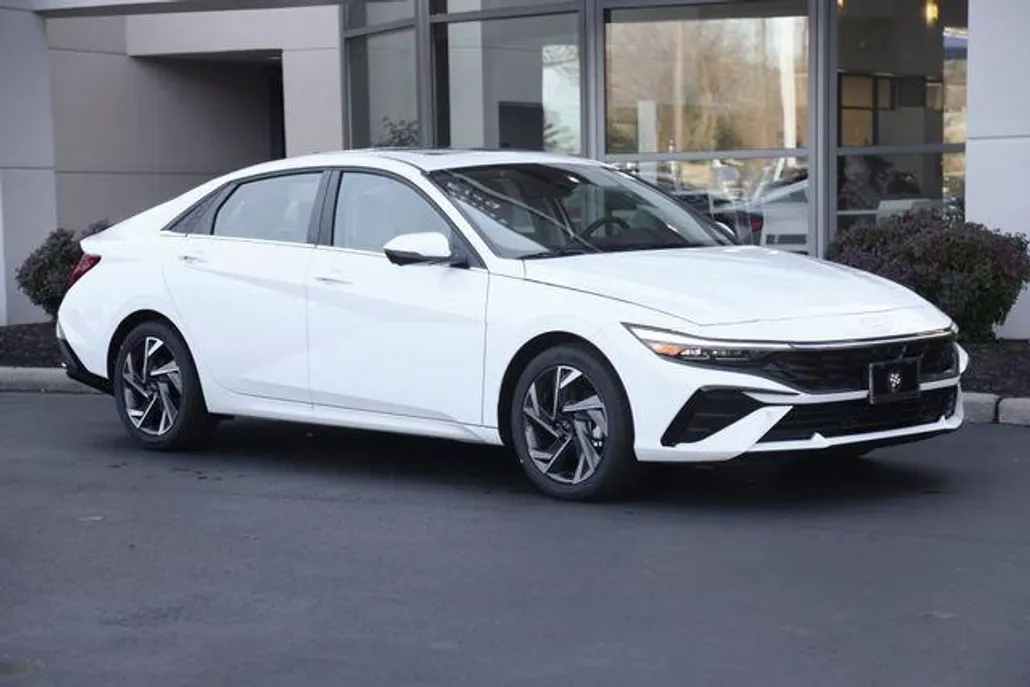 2025 Hyundai Elantra Limited photo 1