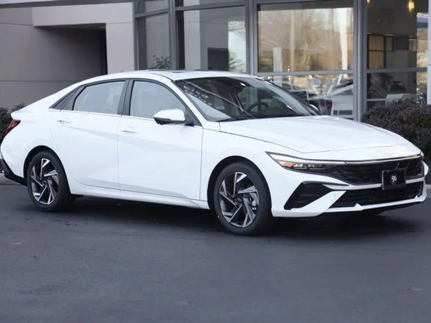 2025 Hyundai Elantra Limited photo 1