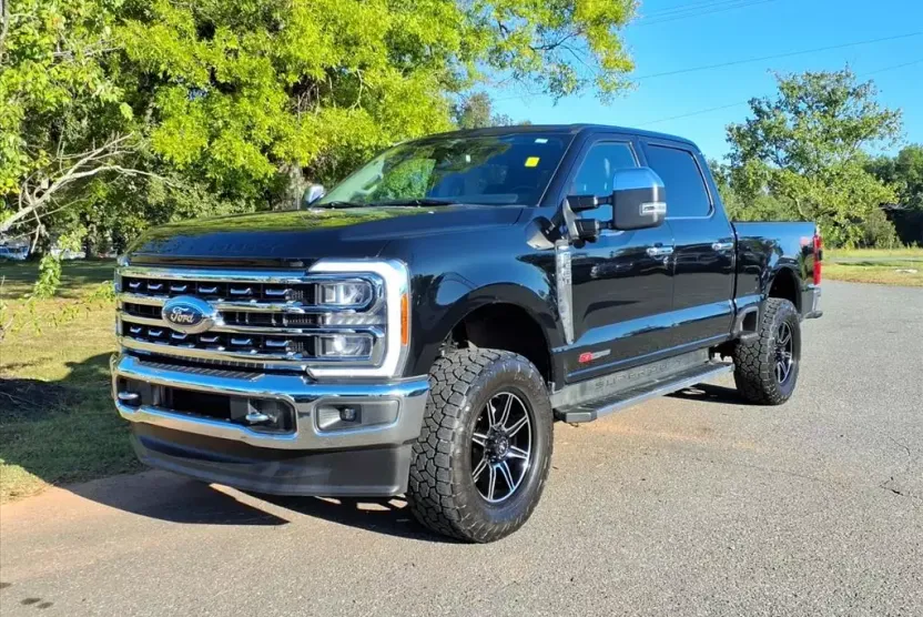 2023 Ford F-350 Lariat photo 1