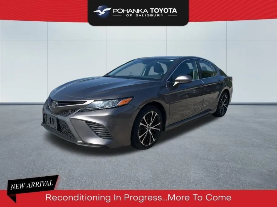 2020 Toyota Camry SE photo 1