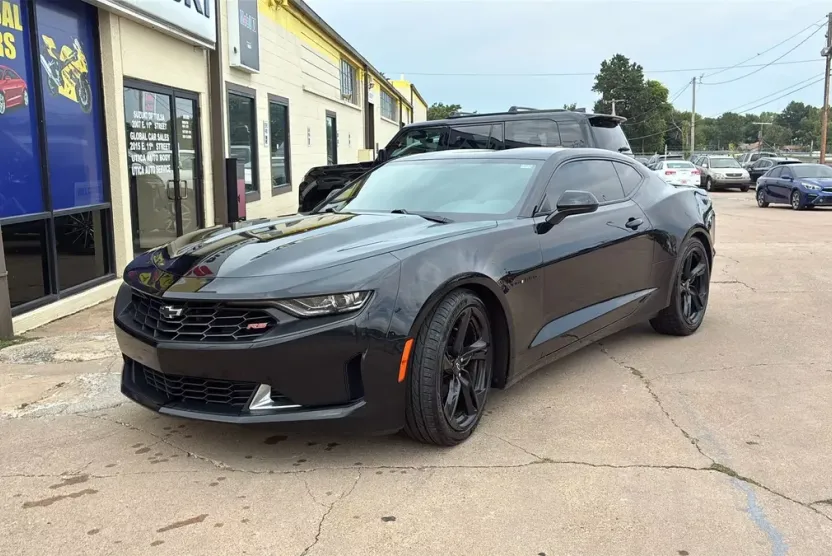 2022 Chevrolet Camaro Coupe photo 1