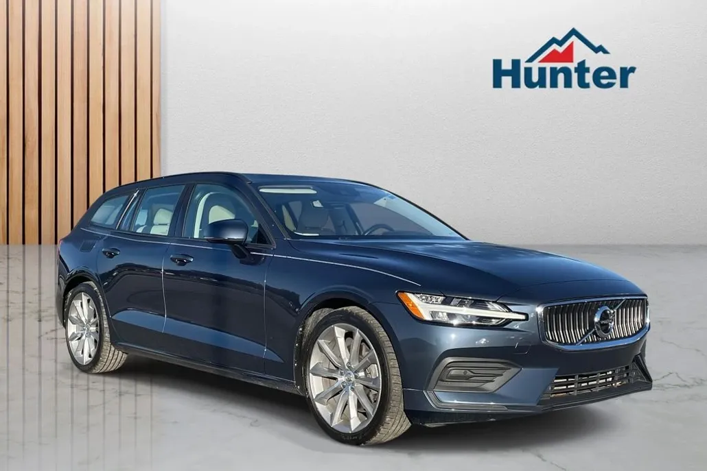 2020 Volvo V60 T5 Momentum photo 1