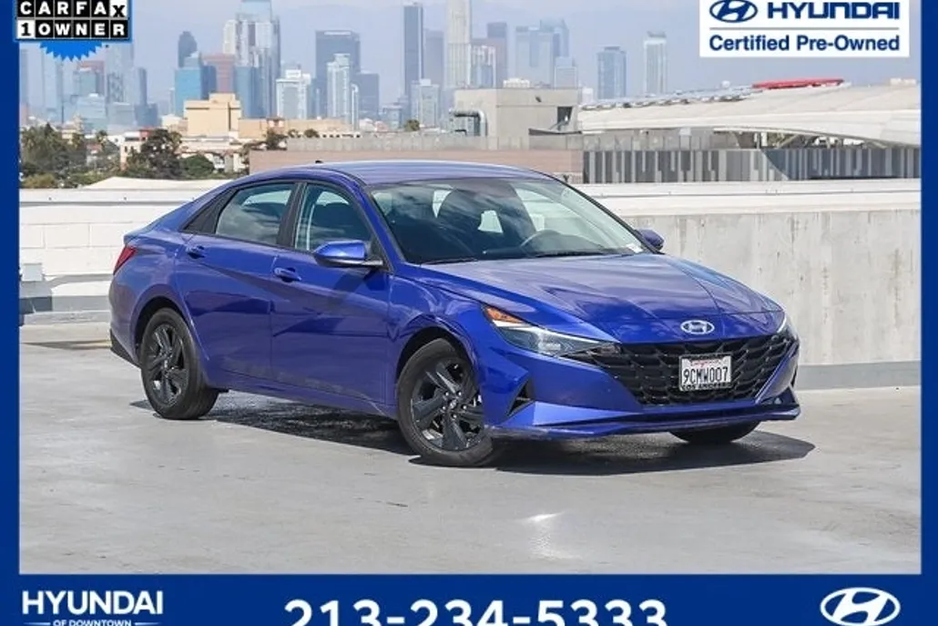 2023 Hyundai Elantra SEL photo 1