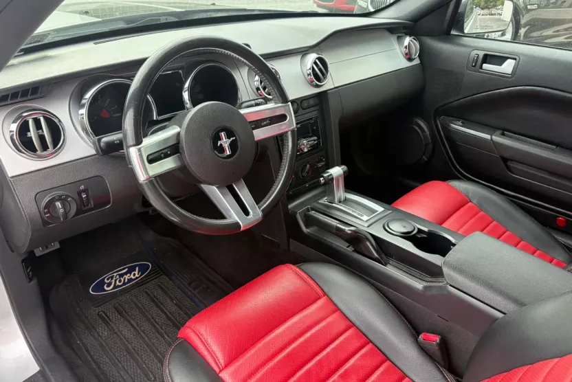 2006 Ford Mustang GT Deluxe photo 1