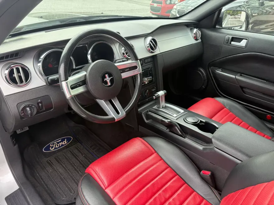 2006 Ford Mustang GT Deluxe photo 1