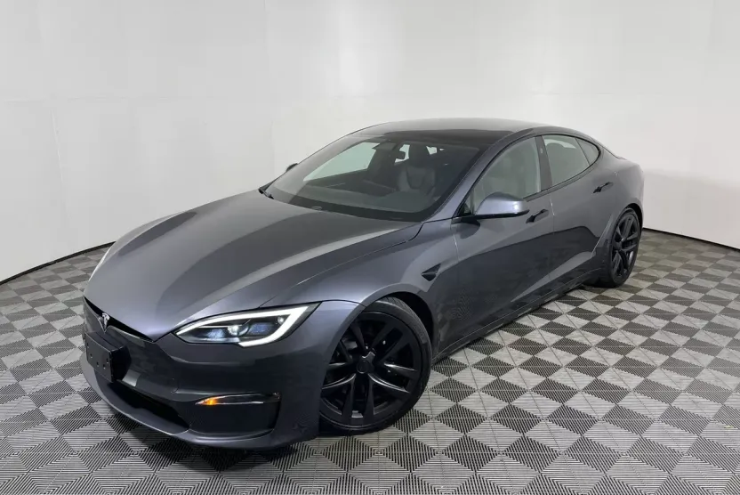 2022 Tesla Model S Plaid photo 1