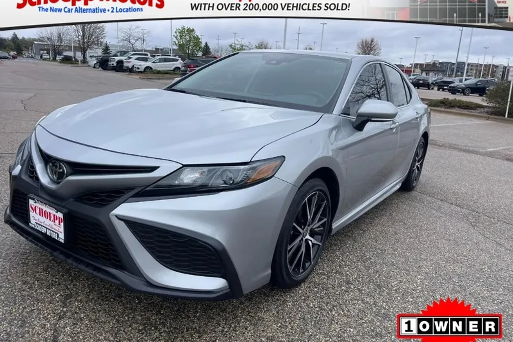 2024 Toyota Camry SE photo 1