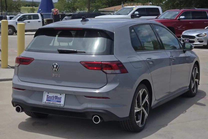 2025 Volkswagen Golf GTI SE photo 1