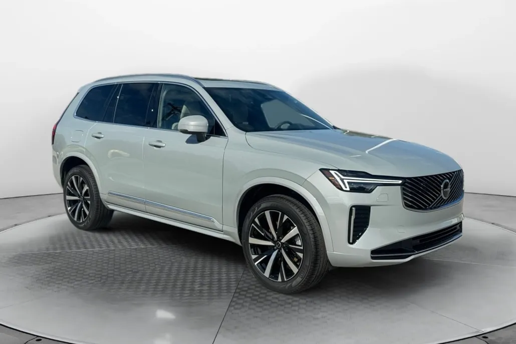 2026 Volvo XC90 Core photo 1