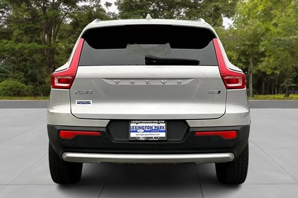 2023 Volvo XC40 Plus photo 1