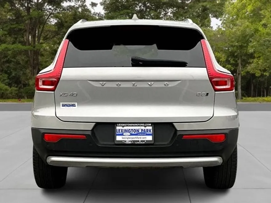 2023 Volvo XC40 Plus photo 1