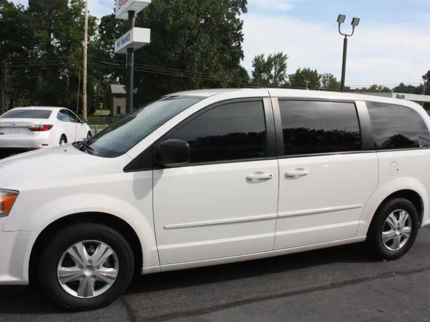 2012 Dodge Grand Caravan SE photo 1
